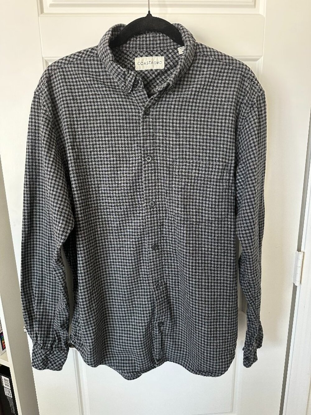 COASTAORO BLACK & GREY CHECKERED BUTTON UP W/ FRONT POCKET SIZE MEDIUM